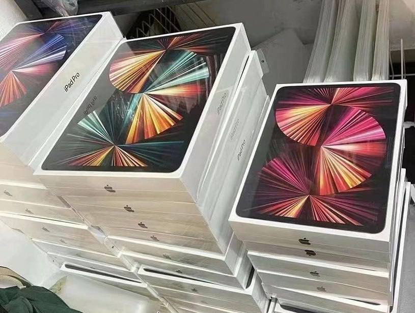 iPad Pro 12.9-inch 5th Gen (MOQ: 10 Pcs)
